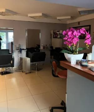 Odstapię prosperujacy salon fryzjersko – kosmetyczny